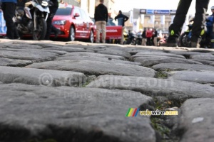 Les pavés de Paris-Roubaix dès le départ (400x)