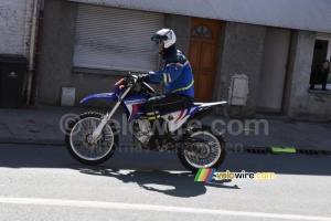 La moto cross de la Gendarmerie pour Paris-Roubaix (626x)