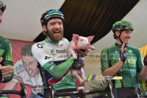 Dan Craven (Europcar) a eu le cochon dont il rêvait ! (1311x)