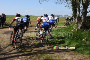 The riders go off in the ribin in Ploudaniel (400x)