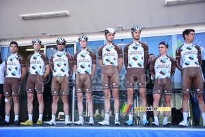 The AG2R La Mondiale team (375x)