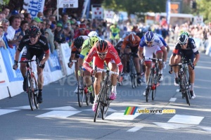 Nacer Bouhanni (Cofidis) on his way to victory (348x)