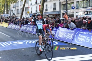 Matteo Trentin (Etixx-QuickStep) remporte Paris-Tours 2015 (652x)