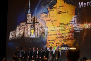 The riders in front of the map of the Tour de France 2016 (1388x)