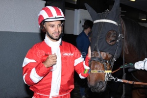 Nacer Bouhanni avec son cheval (369x)