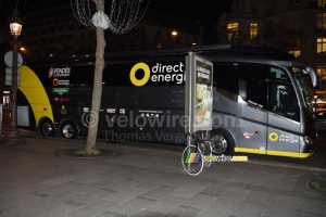 The bus of the Team Direct Energie was already on the Champs-Elysées! (1661x)