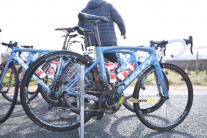 Les vélos de Lotto-Soudal aux couleurs de Fix ALL (490x)