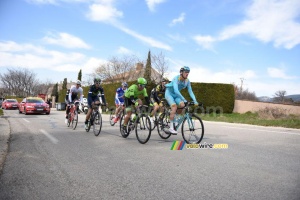 The breakaway at the foot of the Mont Ventoux (444x)