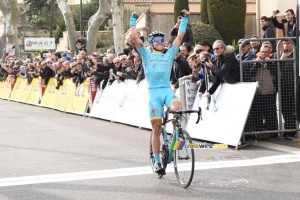 Alexey Lutsenko (Astana) remporte l'étape à Salon-de-Provence (2) (872x)