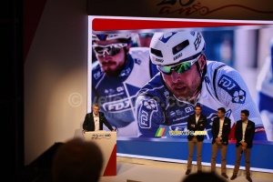 Marc Madiot presents the 3 leaders of the team: Arnaud Démare, Arthur Vichot & Thibaut Pinot (414x)