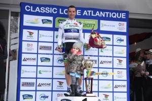 Laurent Pichon célèbre sa victoire avec sa fille (2) (3444x)