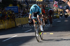 Magnus Cort Nielsen (Astana) wins the stage in Carcassonne ahead of Jon Izaguirre and Bauke Mollema (2) (676x)