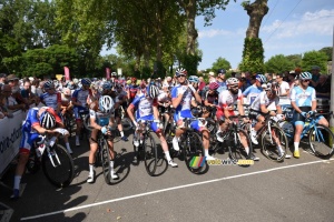 The riders ready for the start (256x)