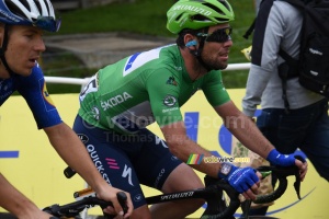 Mark Cavendish (Deceuninck – Quick-Step), just in front of the 'voiture balai' (1190x)