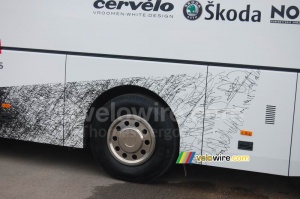Detail of the Team CSC bus: signatures (596x)