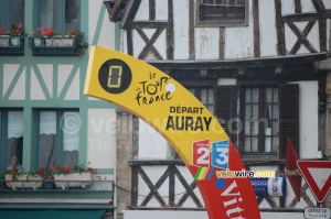 L'arche de départ de l'étape Auray > Saint-Brieuc (2) (428x)