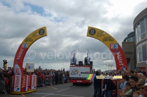 The start arch for the Saint-Malo > Nantes stage (440x)