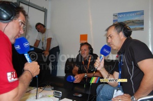 Eric Caritoux & Vincent Lavenu (AG2R La Mondiale) being interviewed by Vincent Barteau (Europe 1) (514x)