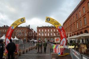 The start arch for the Toulouse > Bagnères-de-Bigorre stage (2) (508x)