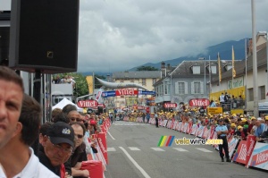 The finish in Bagnères-de-Bigorre (405x)