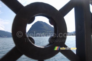 View over the lake of Lugano towards Caprino - through the gate (277x)