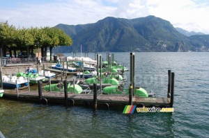Des pédalos sur le Lac de Lugano (588x)