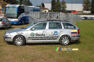 The Colombian team car (442x)