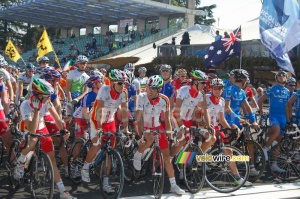 The Portugese and Italian team ready for the start (433x)