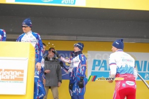 The Katusha riders play with snow! (320x)