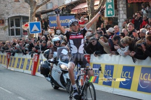 Xavier Tondo (Cervélo TestTeam) remporte l'étape à Tourrettes-sur-Loup (2) (358x)