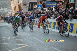 Sprint for the second place: Alejandro Valverde (Caisse d'Epargne) and Peter Sagan (Liquigas-Doimo) (425x)