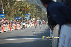 Le sprint entre Amaël Moinard (Cofidis) et Thomas Voeckler (Bbox Bouygues Telecom) (2) (296x)