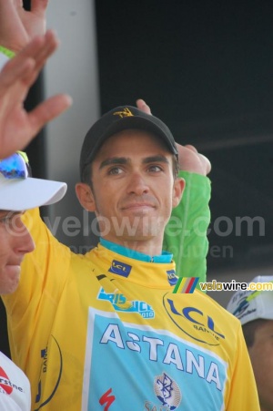 Alberto Contador (Astana), le maillot jaune (490x)