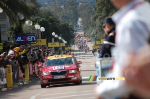 The peloton starts the sprint in Porto-Vecchio (446x)
