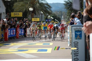 Russell Downing (Team Sky) gives all he has to win the sprint in Porto-Vecchio (537x)