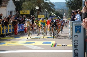 Russell Downing (Team Sky) remporte la deuxième étape devant Michael Albasini et Pierrick Fédrigo (1535x)