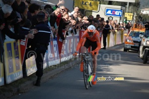 Samuel Sanchez (Euskaltel-Euskadi) at the finish (306x)