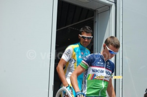 Oscar Pereiro (Astana) & Sergey Lagutin (Vacansoleil Pro Cycling Team) (329x)