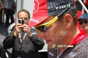 Lance Armstrong (Team Radioshack) with the book 'Cancer, le grand défi' (366x)