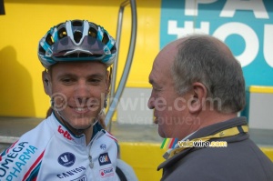 Philippe Gilbert (Omega Pharma-Lotto) with Jean-François Pescheux (370x)