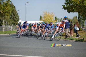 The peloton in Vendôme (460x)