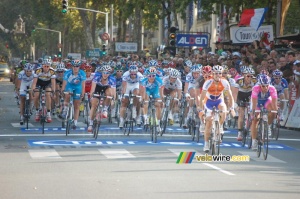 Oscar Freire (Rabobank) wins the sprint of Paris-Tours 2010 (2) (523x)
