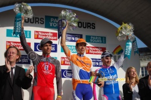 Le podium de Paris-Tours 2010 : Oscar Freire, Angelo Furlan & Gert Steegmans (475x)