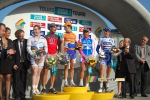 Le podium de Paris-Tours 2010 - elite, espoirs & km Paris-Tours (403x)