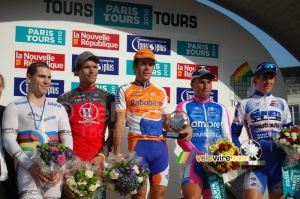The Paris-Tours 2010 podium - elite, espoirs & km Paris-Tours (2) (357x)
