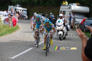 Daniel Navarro & Alberto Contador (Astana) & Andy Schleck (Team Saxo Bank) (793x)