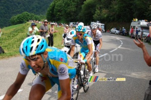 Daniel Navarro & Alberto Contador (Astana) & Andy Schleck (Team Saxo Bank) (2) (575x)
