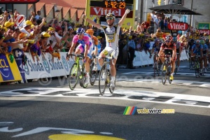 Mark Cavendish (HTC-Columbia) wins the stage (3) (321x)