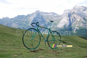 Le vélo vert sur le Col d'Aubisque (322x)