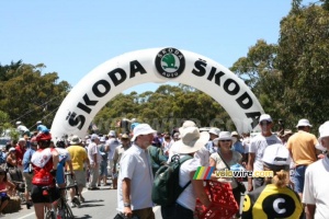 The Skoda arch on top of Willunga Hill (427x)